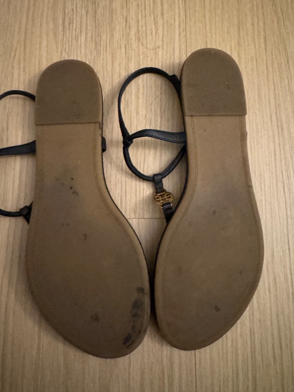 Tory Burch Thong Sandals Black Gold 8 - Picture 5 of 5